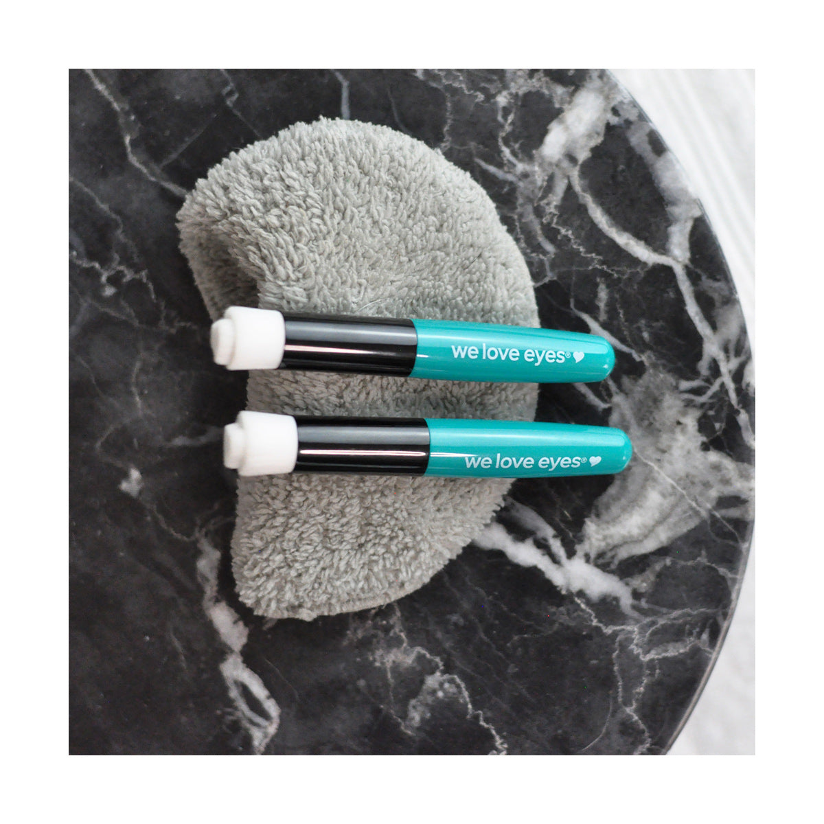 We Love Eyes Eyelid Cleansing Brush – Gentle Care for Eyelid Products